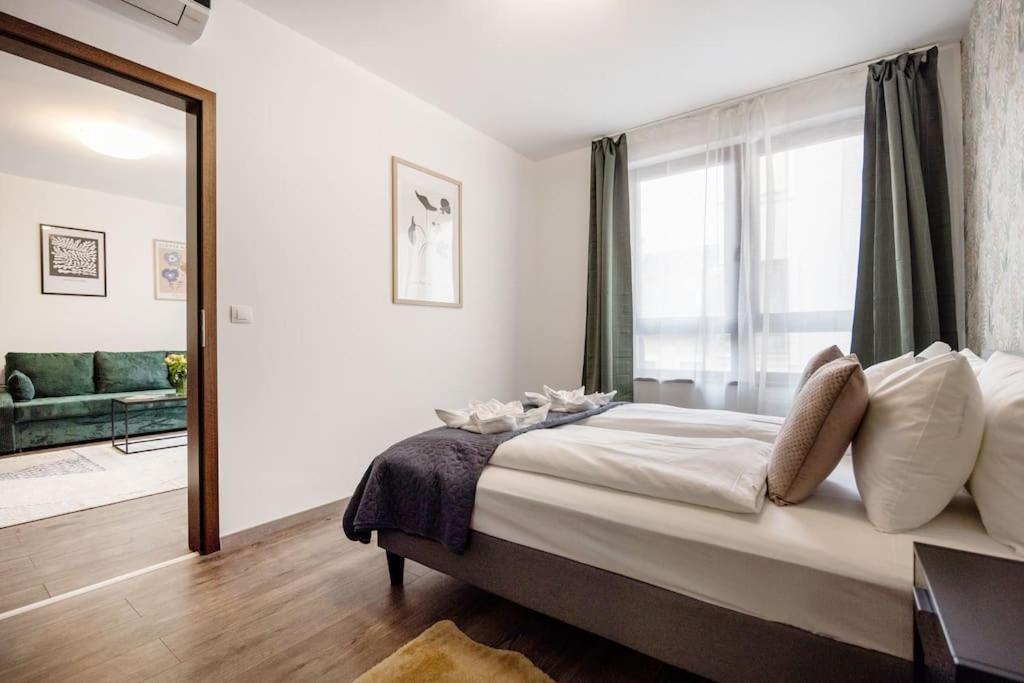 Stylish Suite With Balcony In Central 부다페스트 외부 사진
