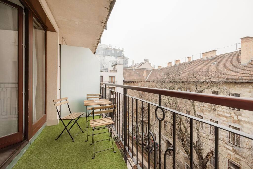 Stylish Suite With Balcony In Central 부다페스트 외부 사진