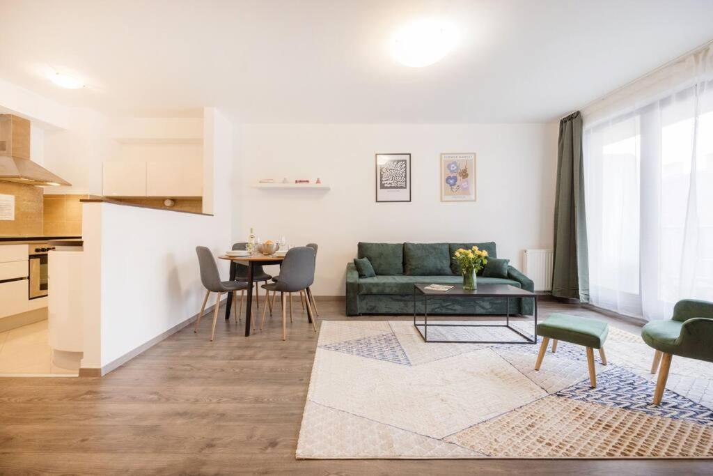 Stylish Suite With Balcony In Central 부다페스트 외부 사진